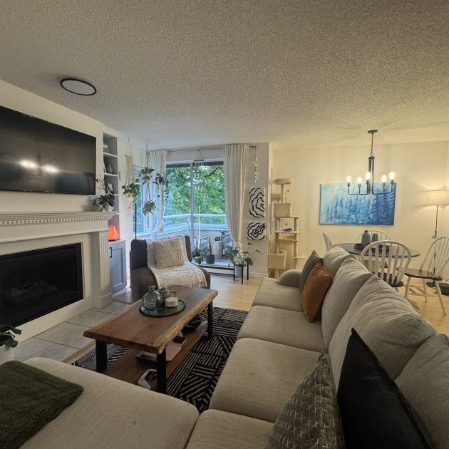 Living room cleaning in a Vancouver home by professional cleaners